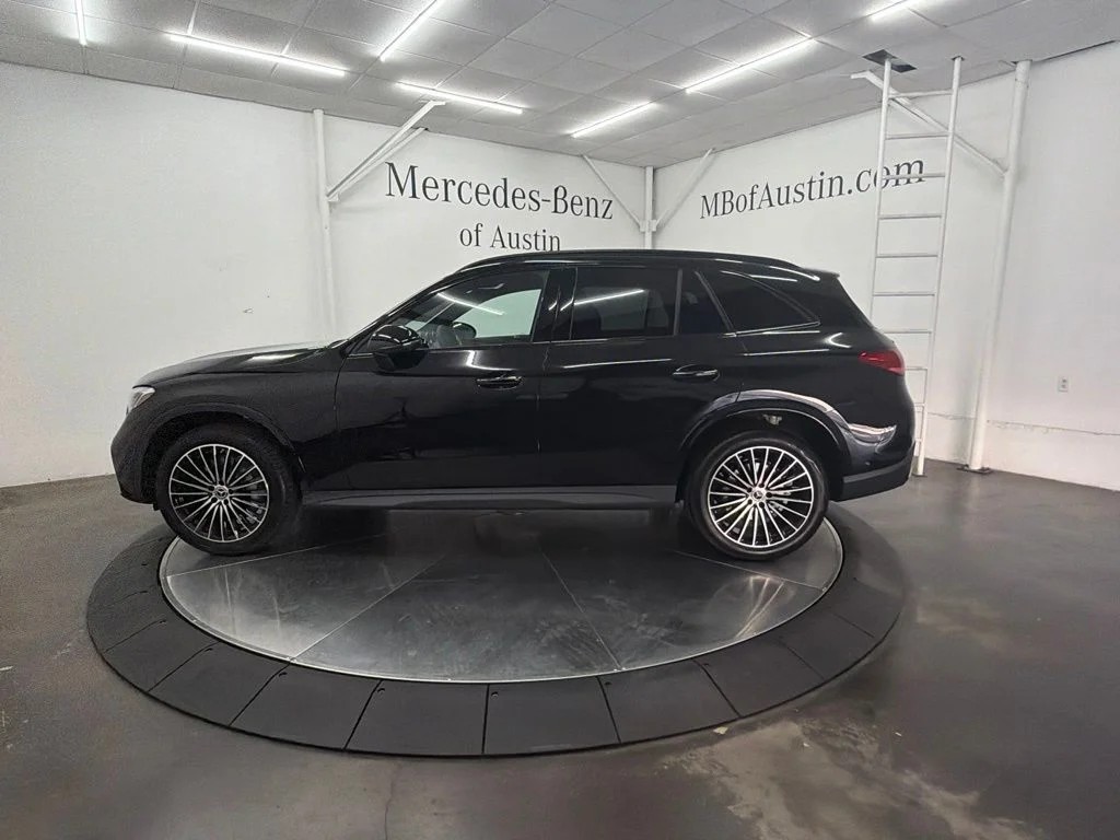 New 2027 Black Mercedes-Benz GLC 300 image 4