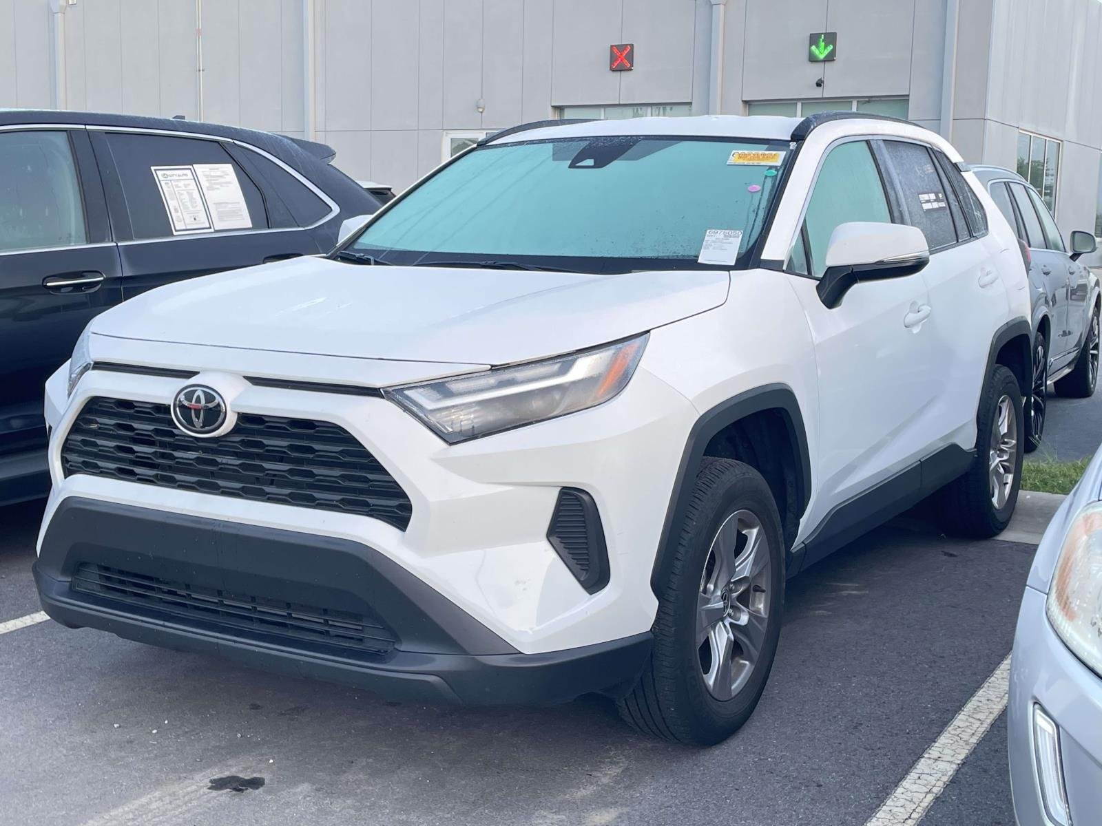 Used 2025 Ice Cap Toyota XLE image 2