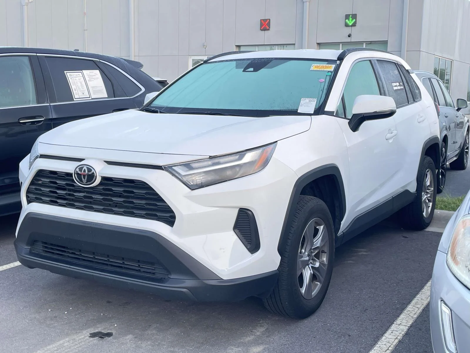 Used 2025 Ice Cap Toyota XLE image 2