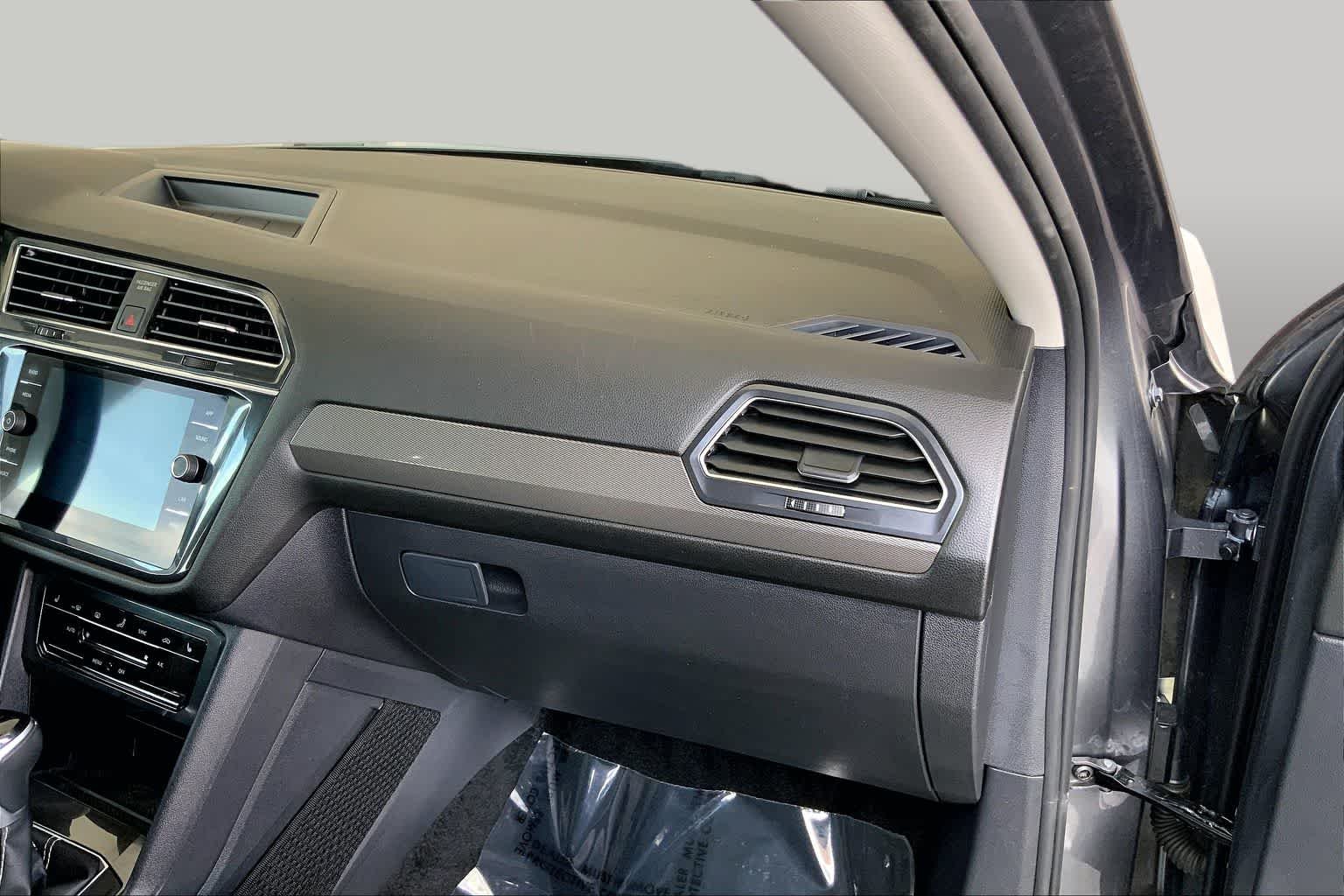 Used 2023 Platinum Gray Metallic Volkswagen SE image 19