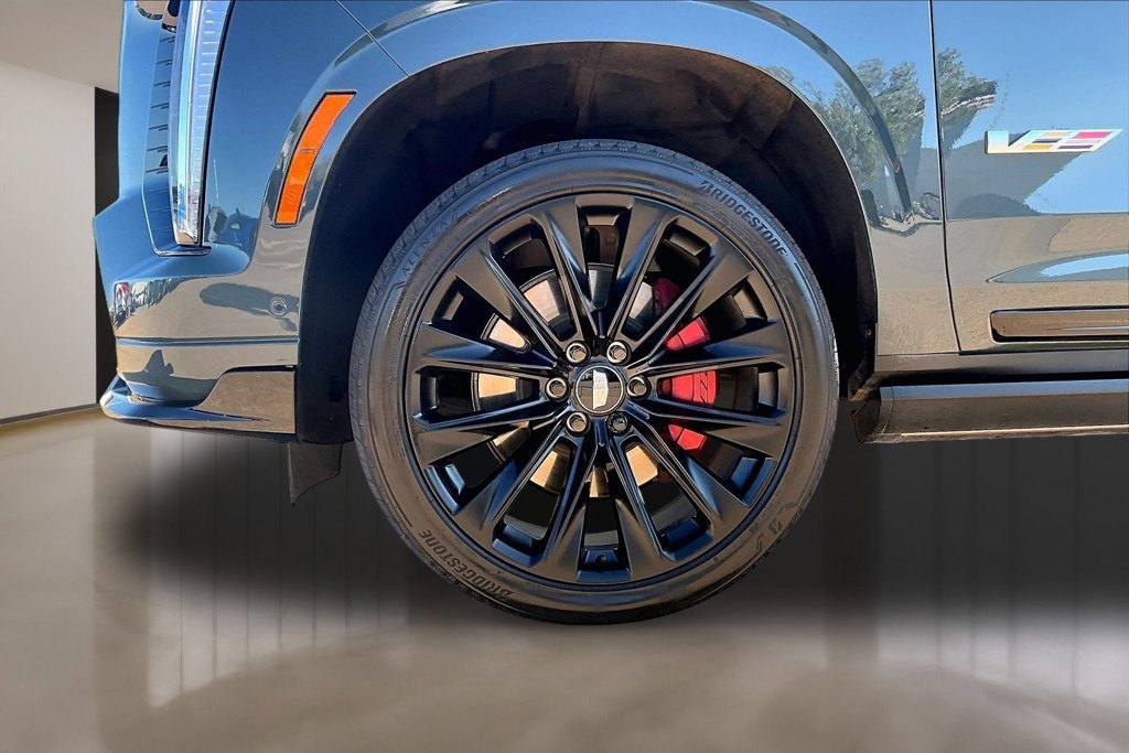 Used 2025 Green Cadillac V-Series image 8