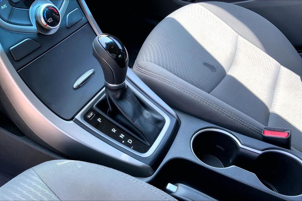 Used 2015 Blue Hyundai SE image 15