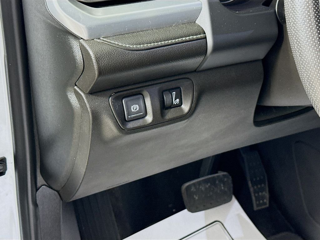 Used 2021 Summit White GMC SLE image 15