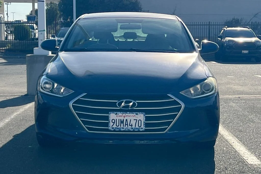 Used 2017 Blue Hyundai SE image 3