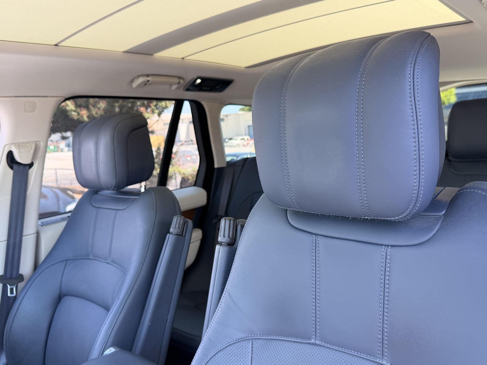 Used 2019 Byron Blue Metallic Land Rover HSE image 8