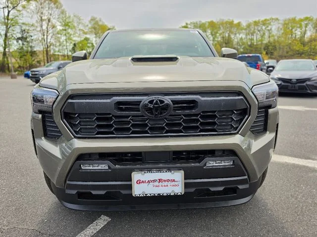 2026 Toyota Tacoma TRD Sport - Photo 2