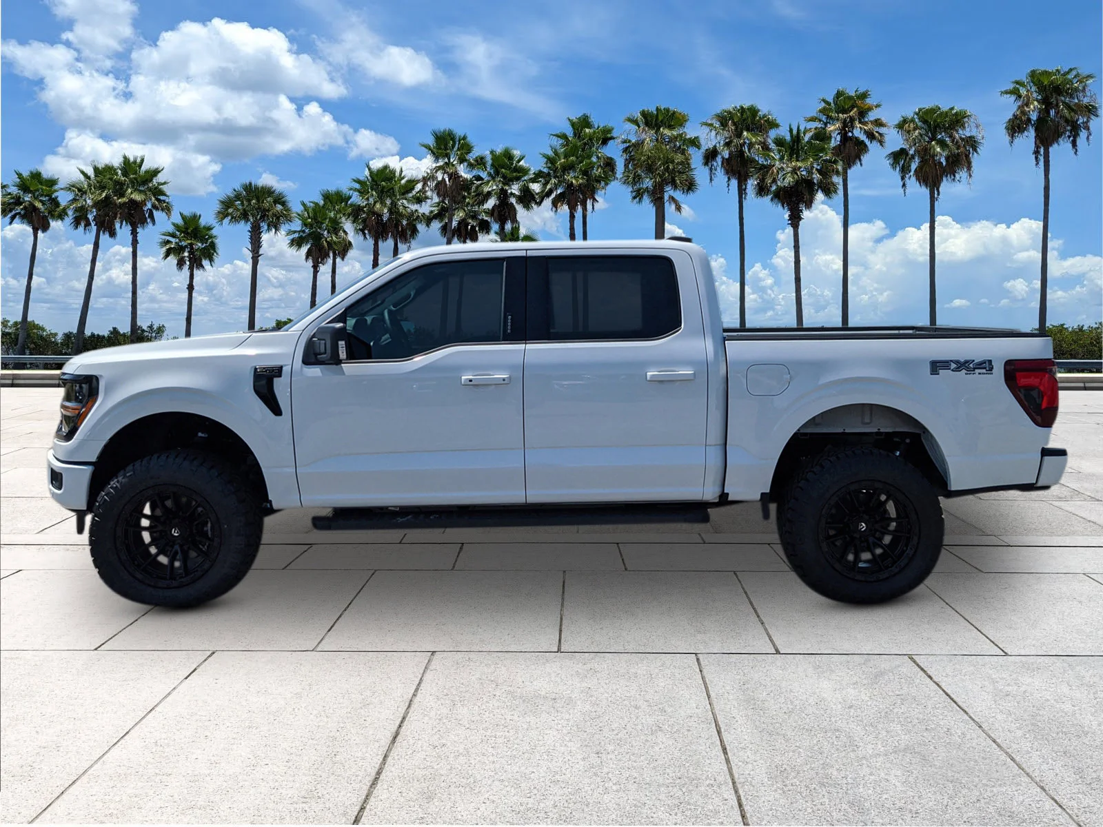 New 2026 Oxford White Ford XLT image 4