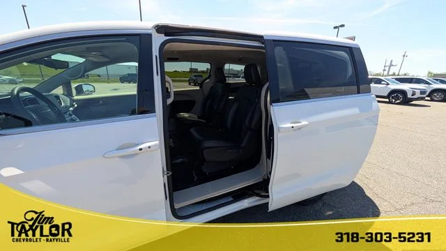 2023 Chrysler Pacifica Hybrid Touring L - Photo 35