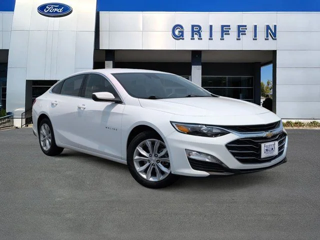 Used 2025 Summit White Chevrolet LT image 1