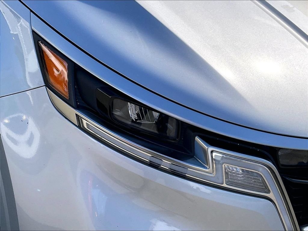 Used 2023 Silver Kia LX Seat Package image 33