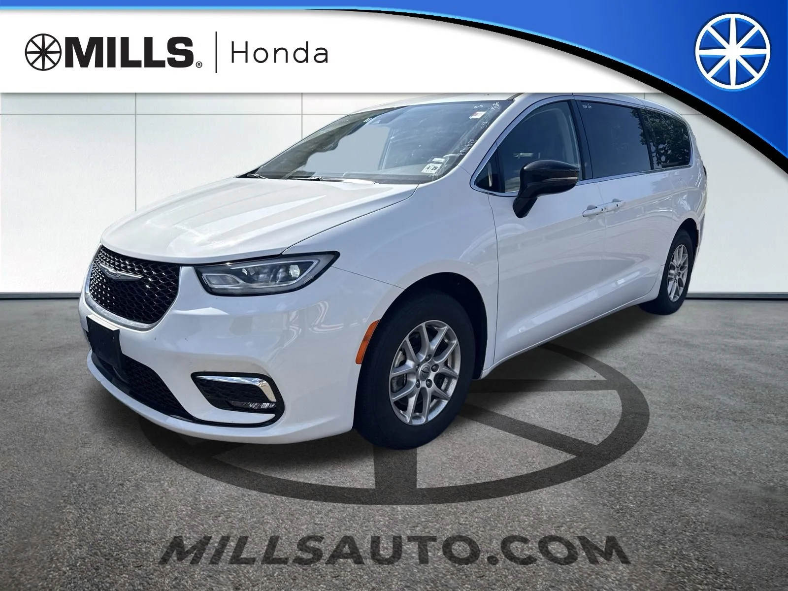 Used 2024 Bright White Clearcoat Chrysler Touring L image 1