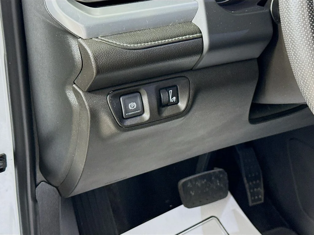 Used 2021 Summit White GMC SLE image 16
