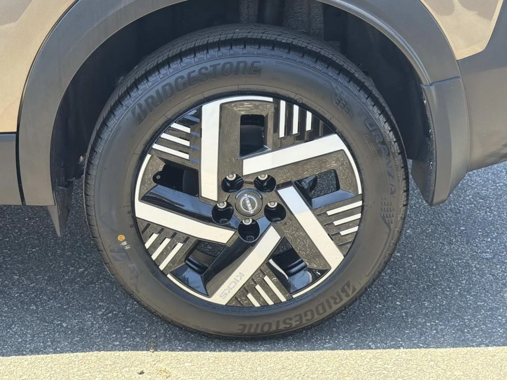 New 2027 Canyon Bronze Metallic Nissan SV image 28