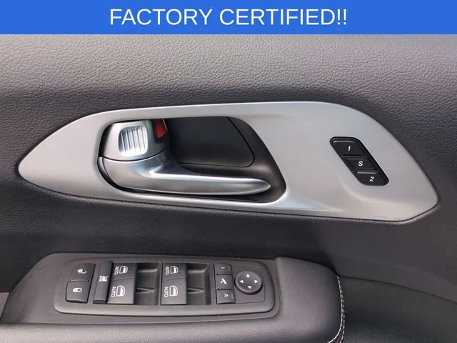 Used 2025 White Chrysler Limited image 27