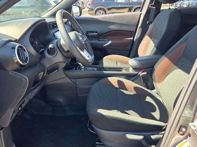 Used 2024 Gray Nissan SR image 5