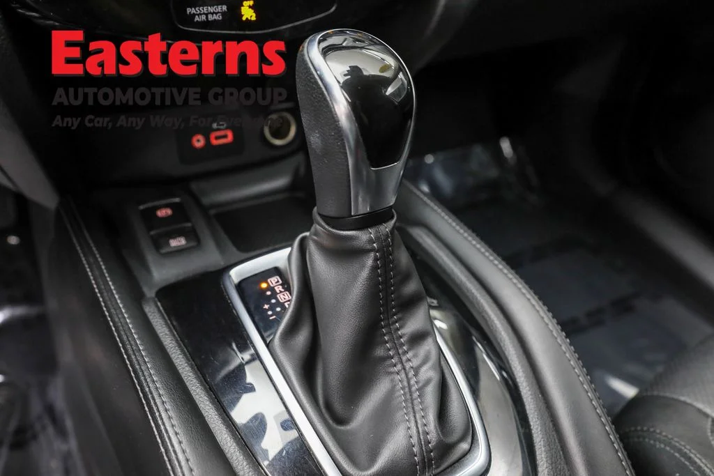 Used 2020 Silver Nissan SL image 14