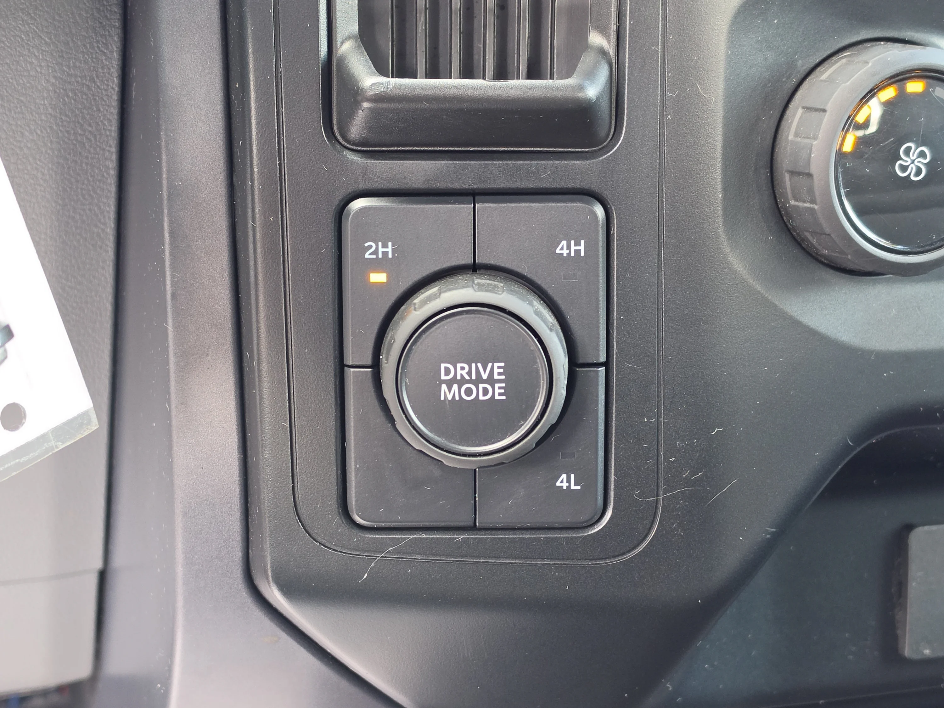 Used 2023 Oxford White Ford XLT image 30