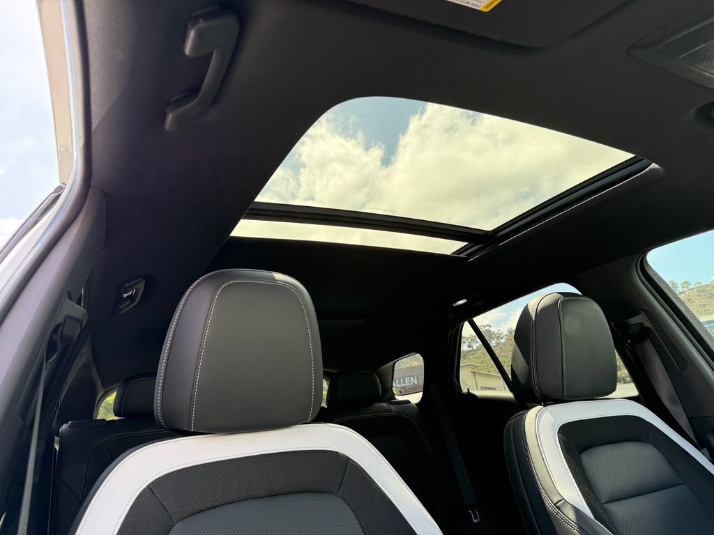 Used 2024 Summit White Chevrolet LT image 17