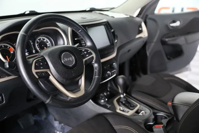Used 2016 Gray Jeep Latitude image 14
