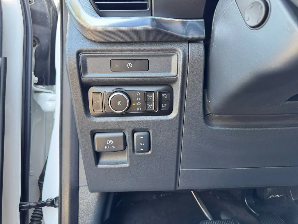 Used 2025 White Ford Platinum image 23