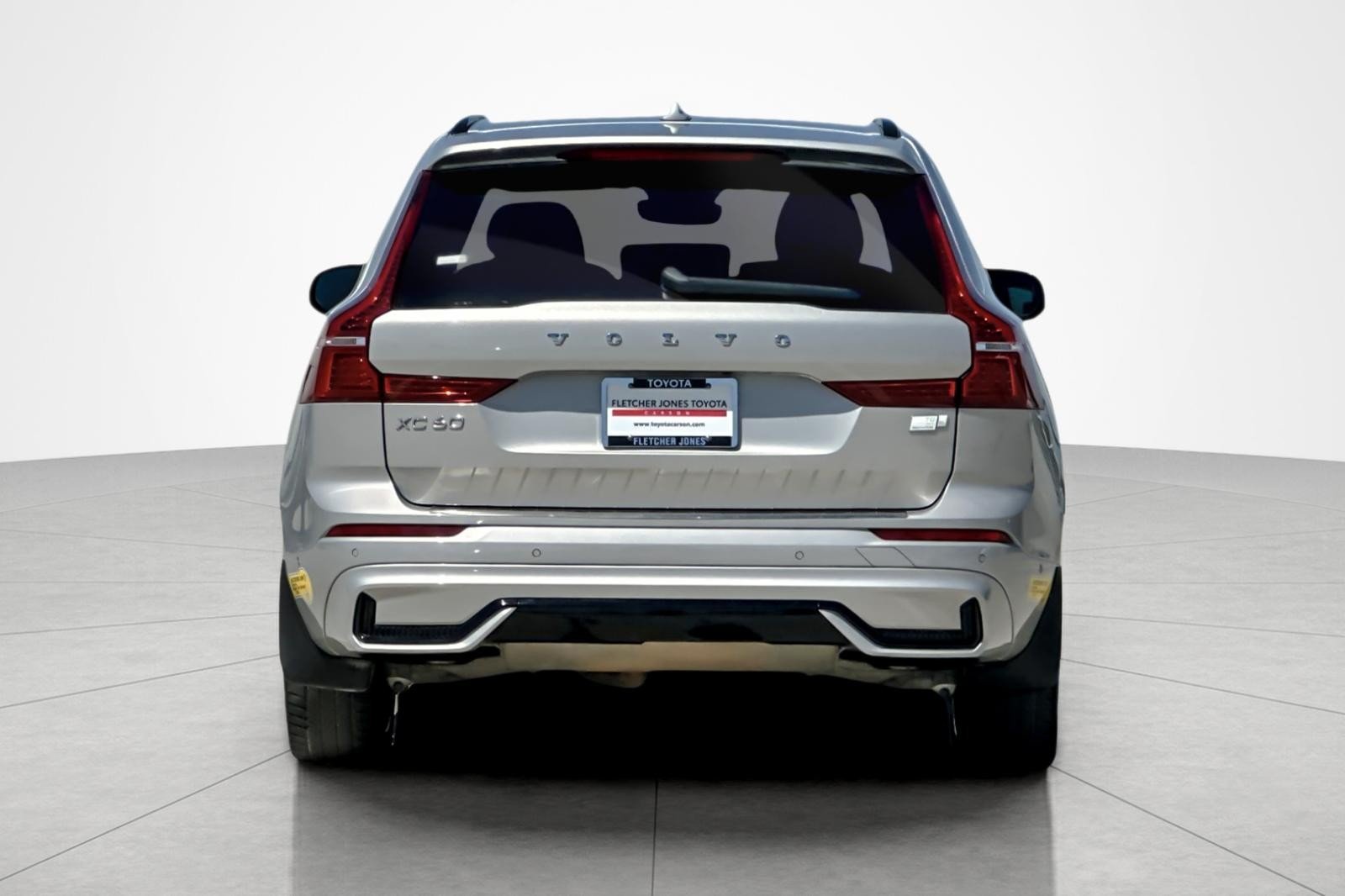 Used 2022 SILVER Volvo R-Design image 4