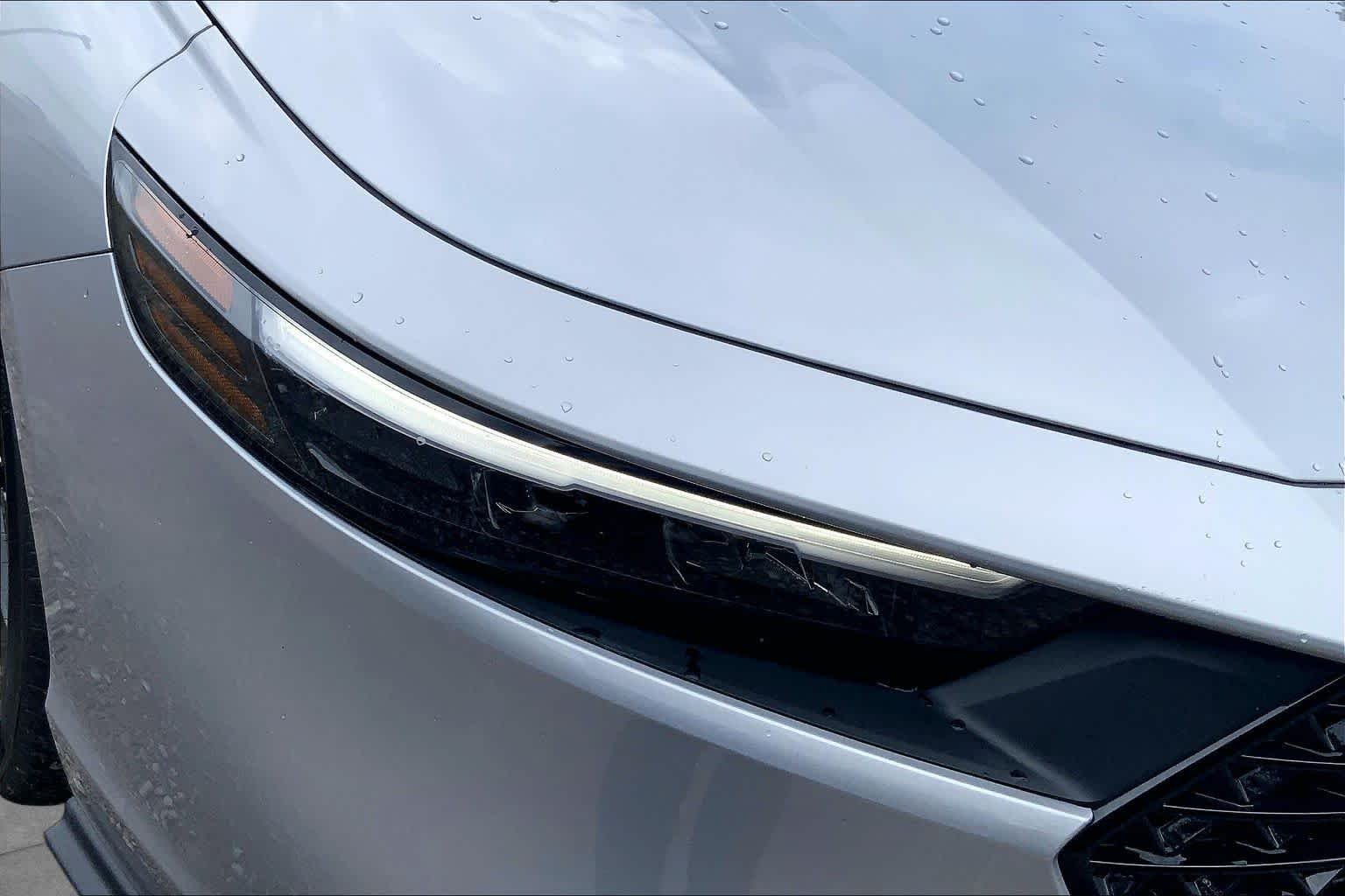 Used 2025 Meteorite Gray Metallic Honda SE image 27