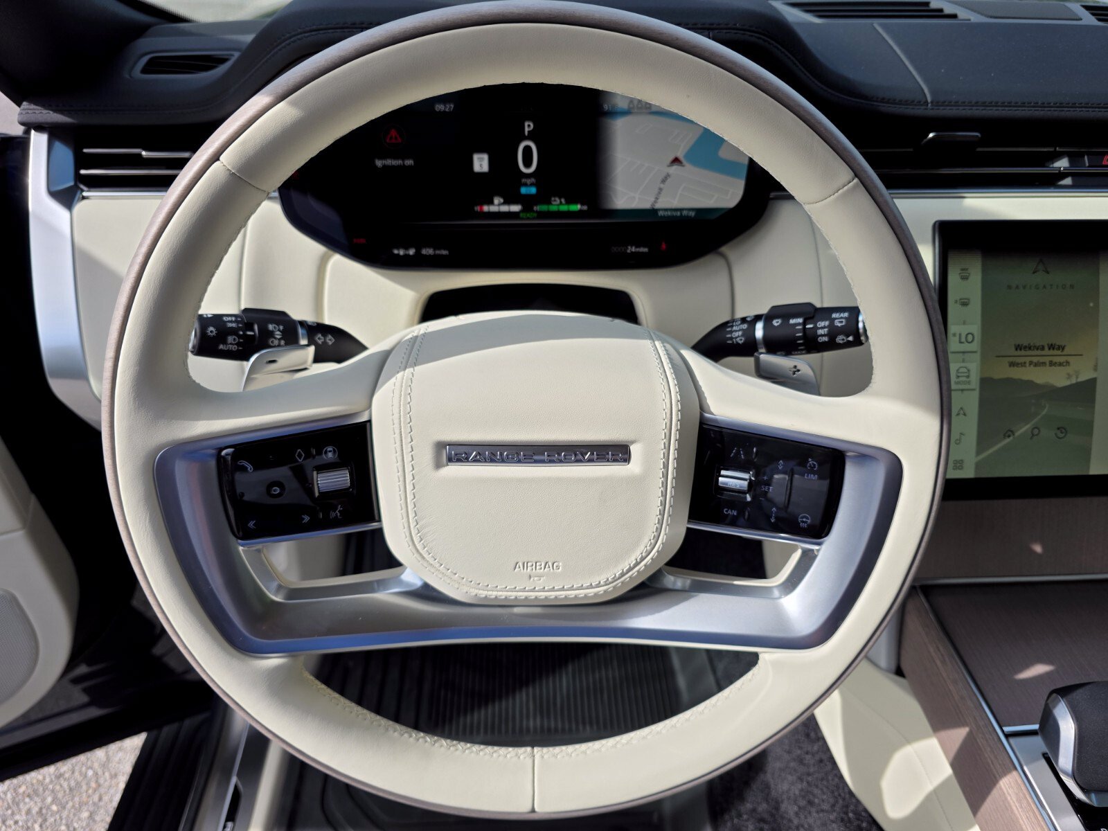 New 2026 Varesine Blue Land Rover P550e SE PHEV image 15