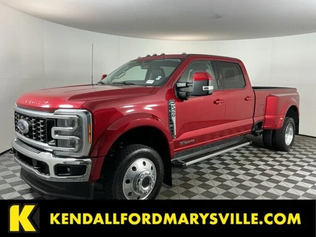 Used 2023  Ford Lariat image 1