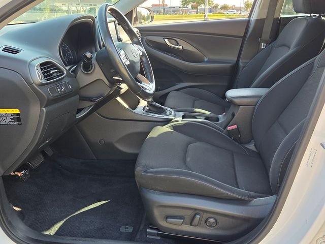Used 2018 White Hyundai Base image 5