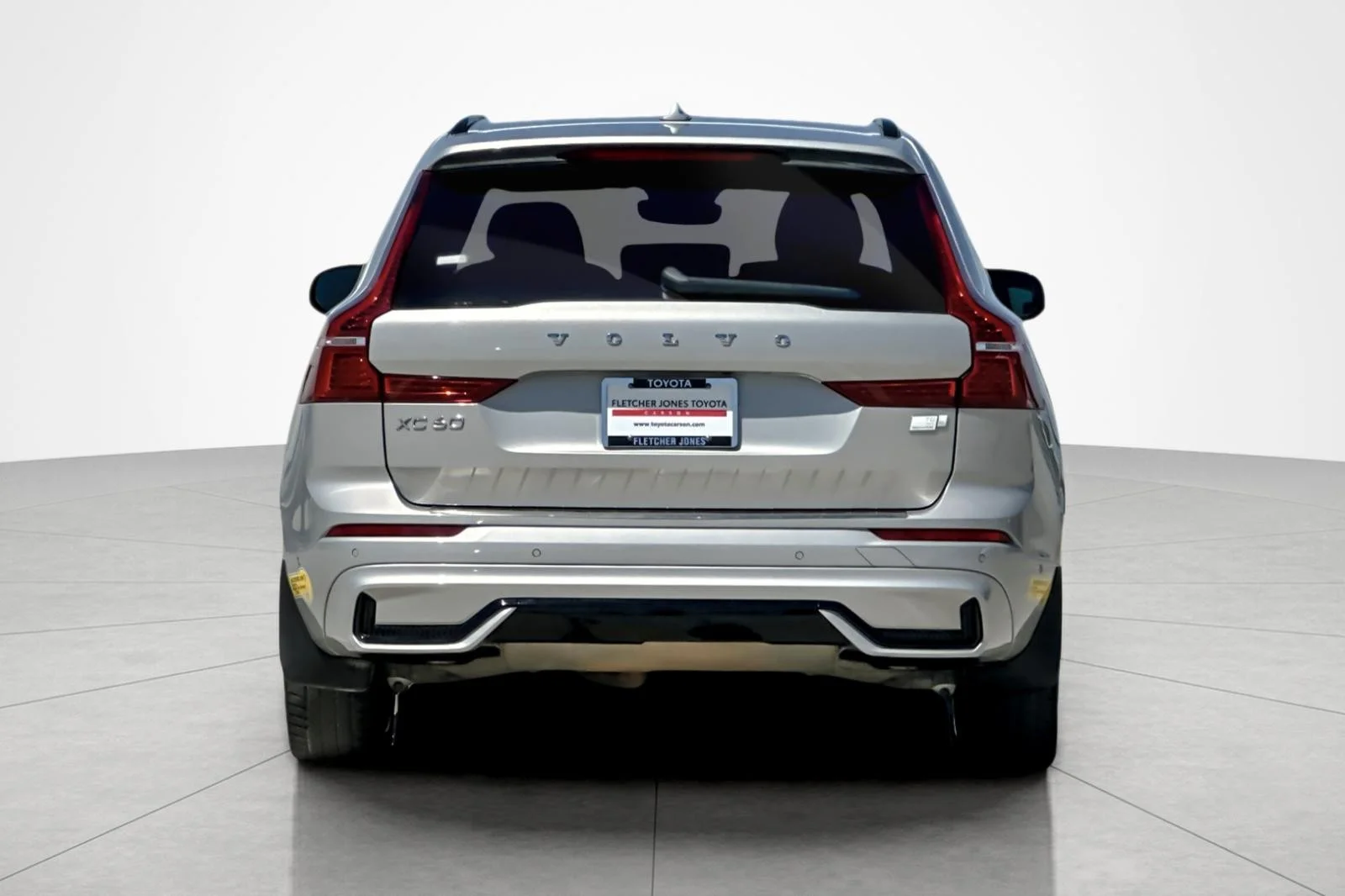 Used 2022 SILVER Volvo R-Design image 4