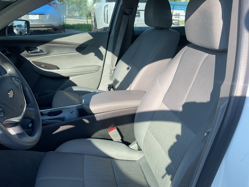 Used 2014 Summit White Chevrolet LS image 18