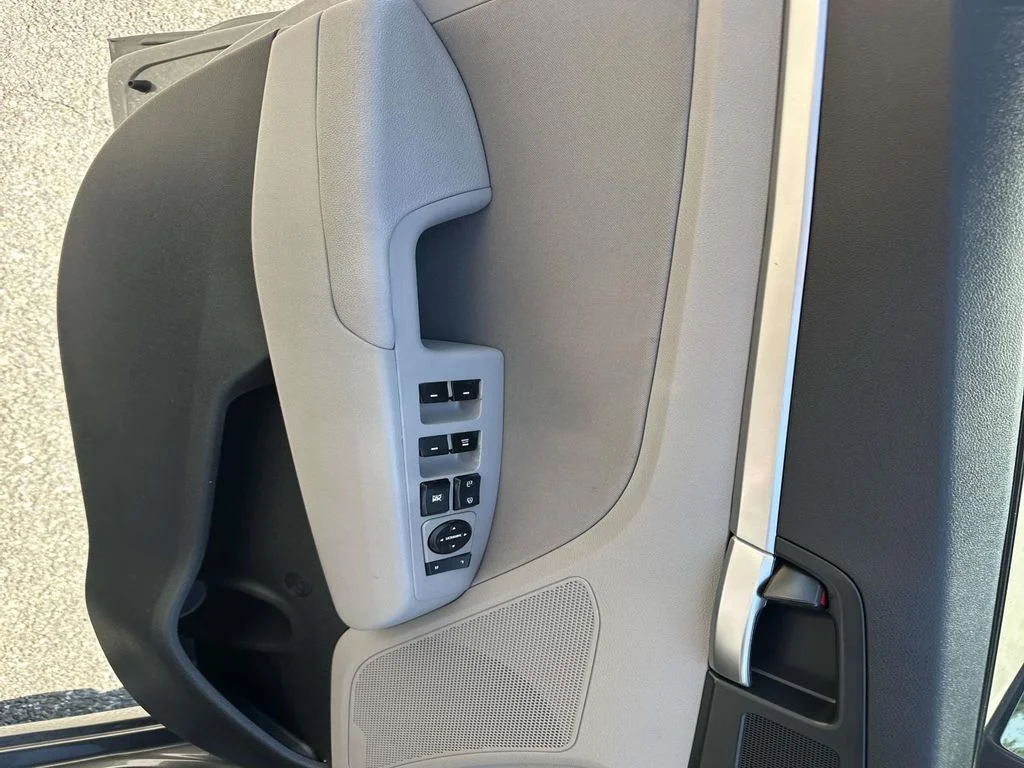 Used 2019 Gray Hyundai SEL image 19