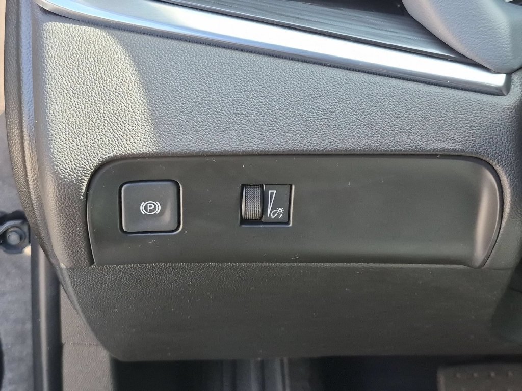 Used 2024 Black Buick Essence image 17