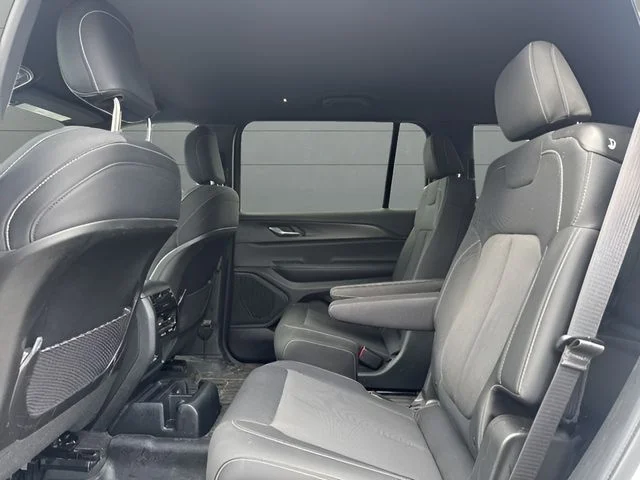 Used 2024 White Jeep Laredo image 11