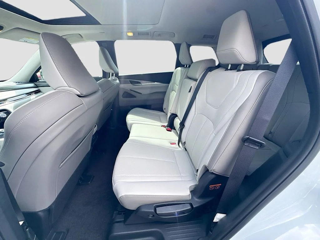 New 2027 RADIANT WHITE INFINITI Pure FWD image 25