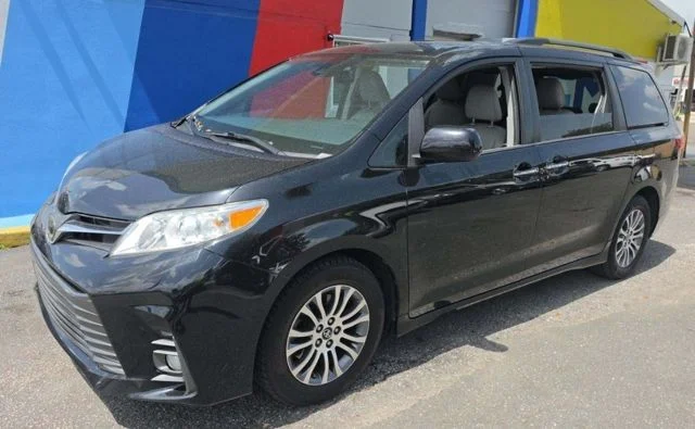 2020 Toyota Sienna XLE