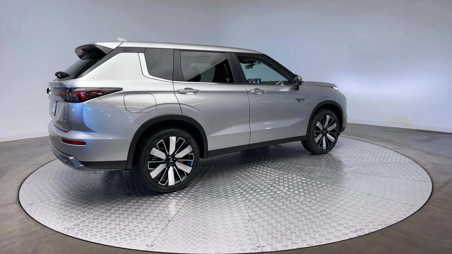 New 2026 Alloy Silver Metallic Mitsubishi SE S-AWC image 8