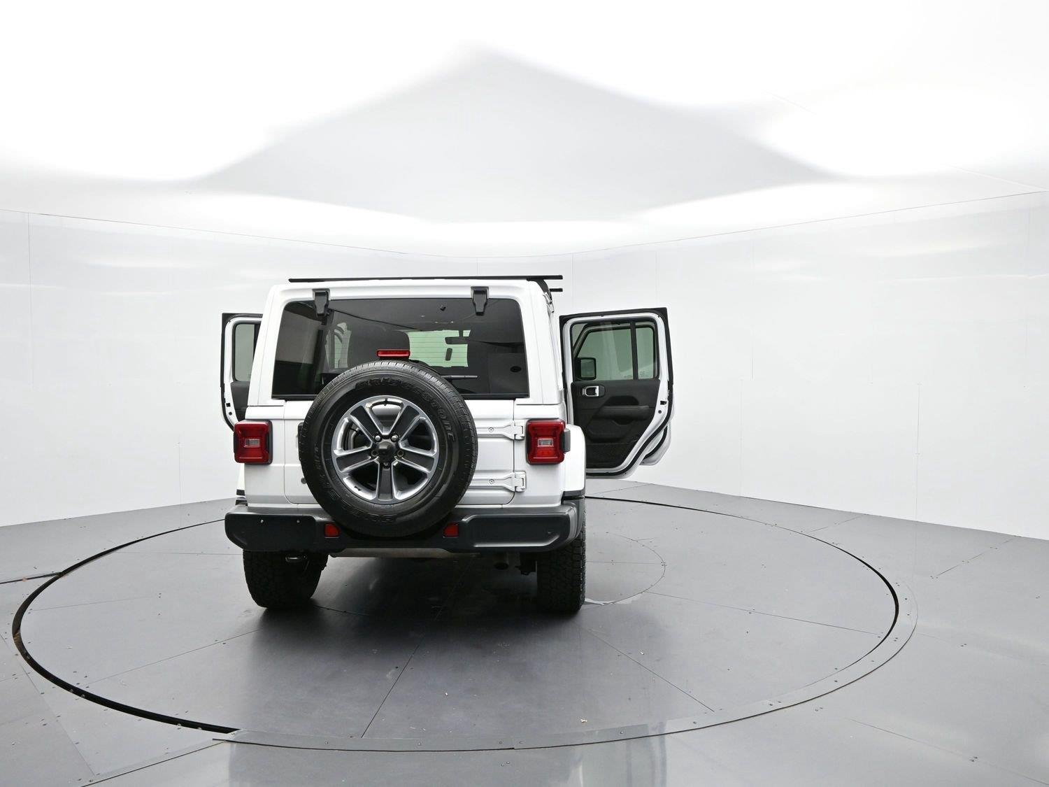 Used 2019 Bright White Clearcoat Jeep Sahara image 37