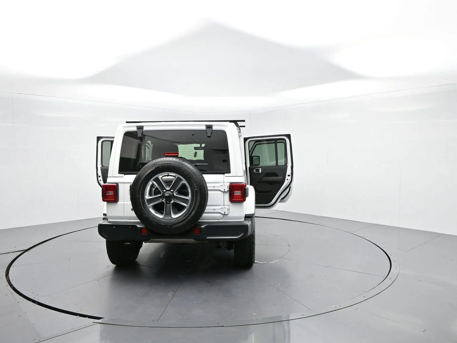 Used 2019 Bright White Clearcoat Jeep Sahara image 37
