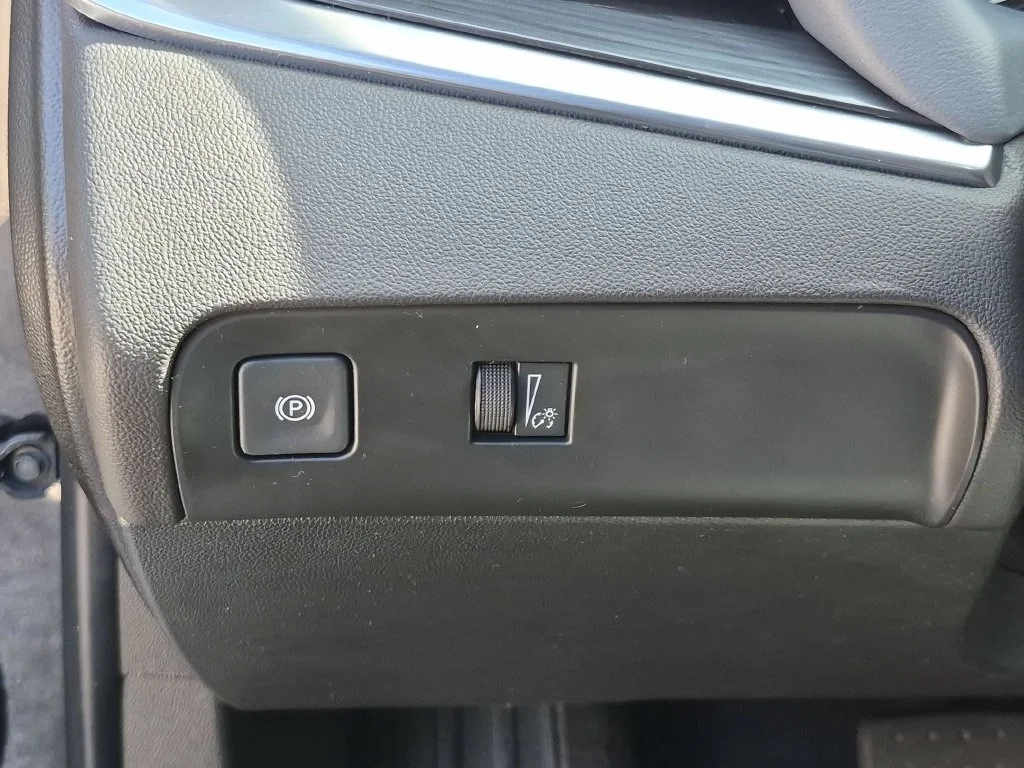 Used 2024 Black Buick Essence image 17