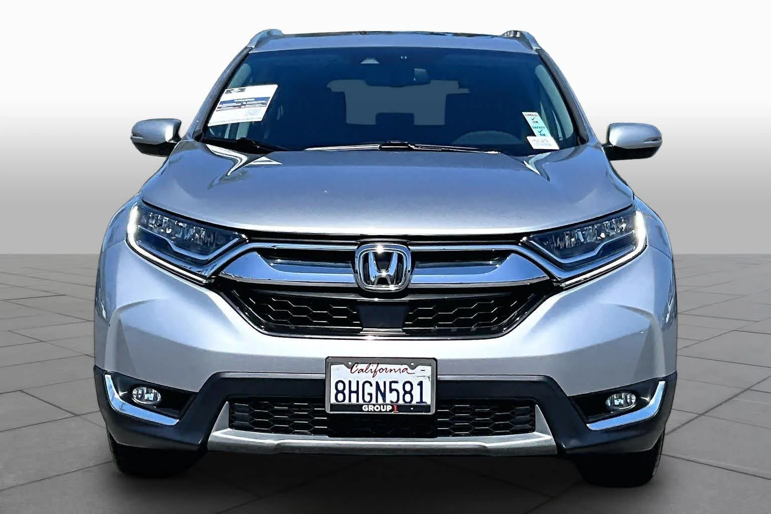 Used 2018 Lunar Silver Metallic Honda Touring image 3