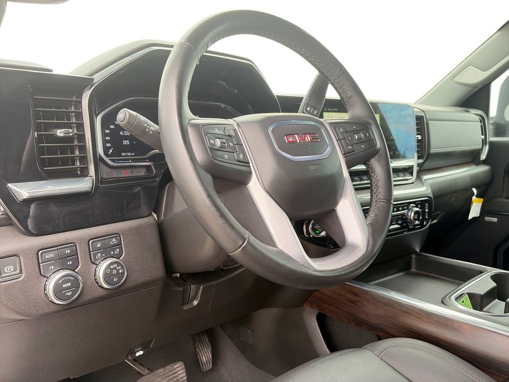 2025 GMC Sierra 2500HD SLT - Photo 10