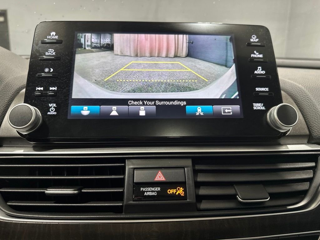 Used 2018 Platinum White Pearl Honda Touring image 10