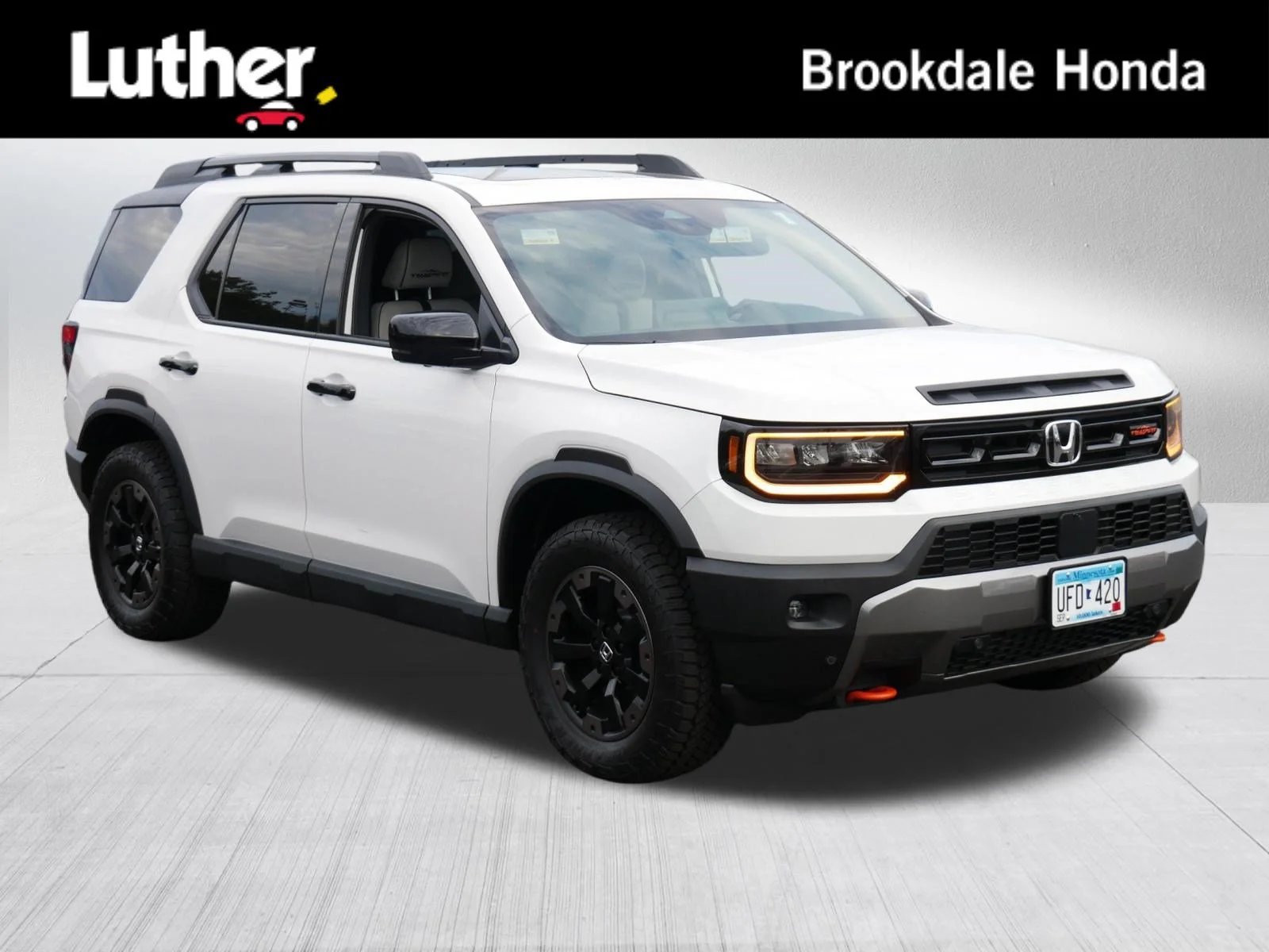 Certified Used 2026 Platinum White Pearl Honda TrailSport Elite image 38