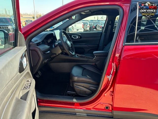 New 2026 Red Hot Pearlcoat Jeep Latitude image 11