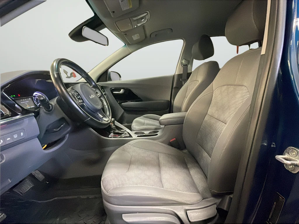 Used 2022 Blue Kia LXS image 11