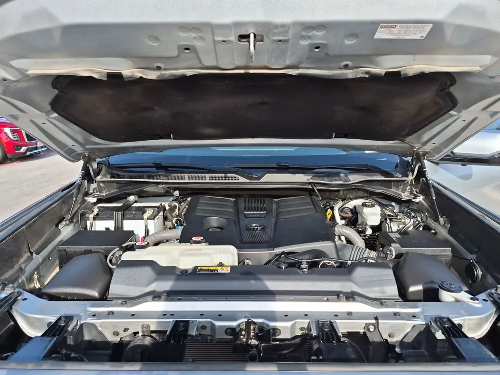 Used 2022 Silver Toyota Platinum image 18