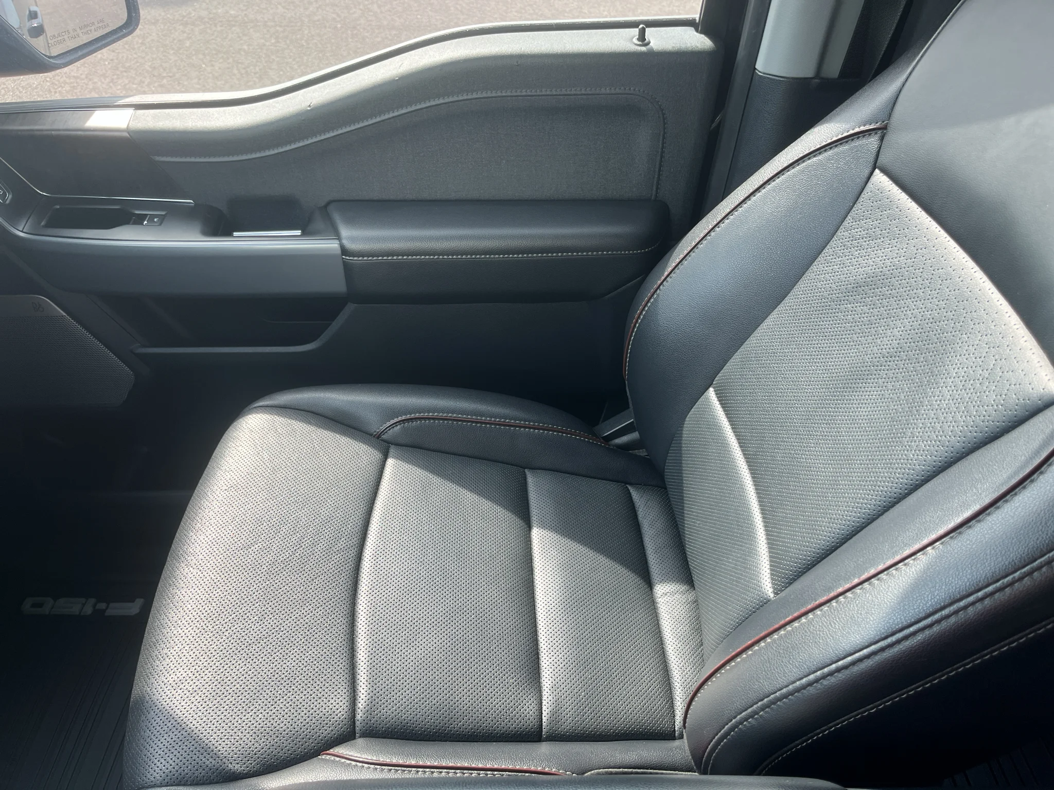 Used 2022 Agate Black Metallic Ford LARIAT image 18