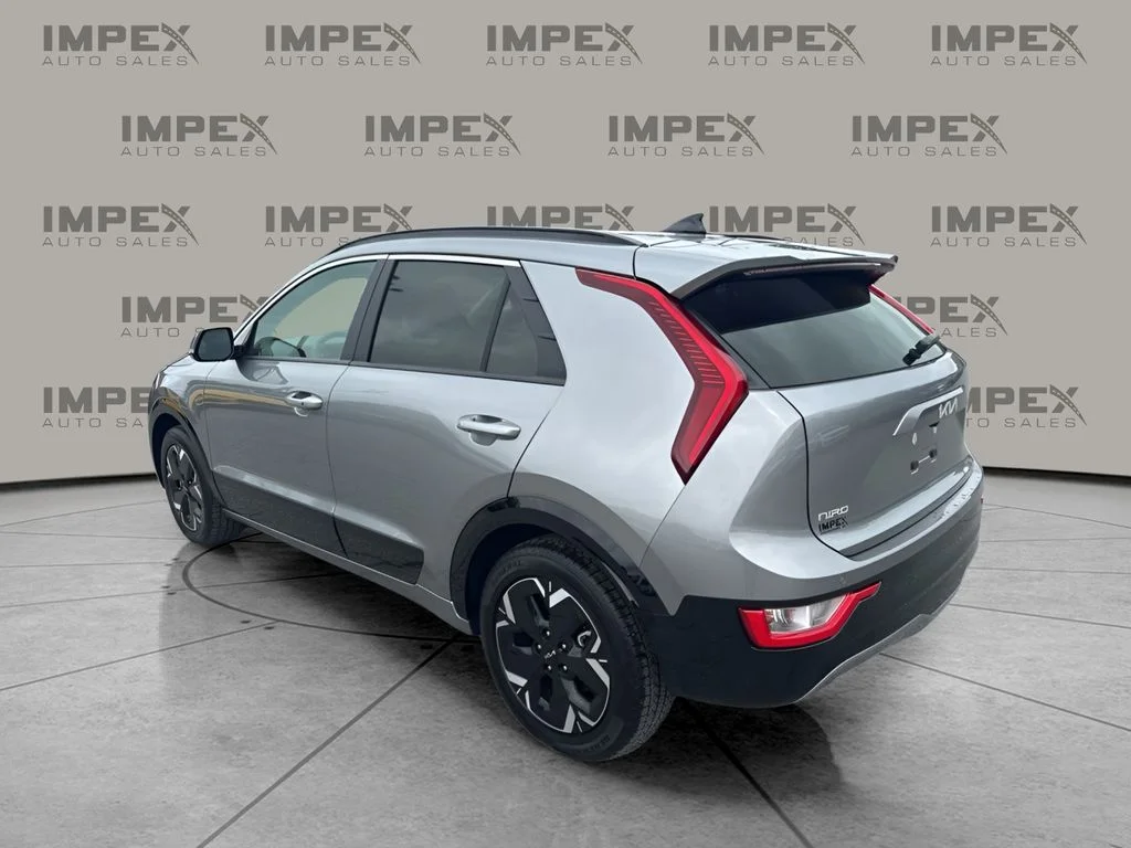 Used 2025 Gray Kia Wind image 3