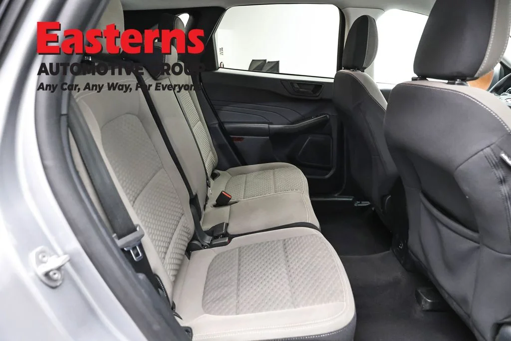 Used 2022 Silver Ford SE image 24